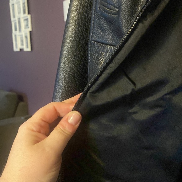 Danier leather satin lined blazer coat from mid 2000’s - Picture 2 of 3